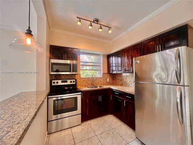 Foto del edificio - 521 NE 62nd St