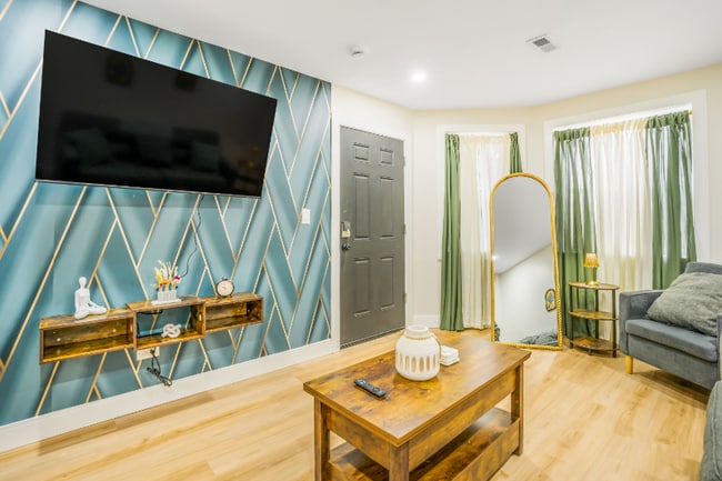 Foto del edificio - 1704 N Springfield Ave