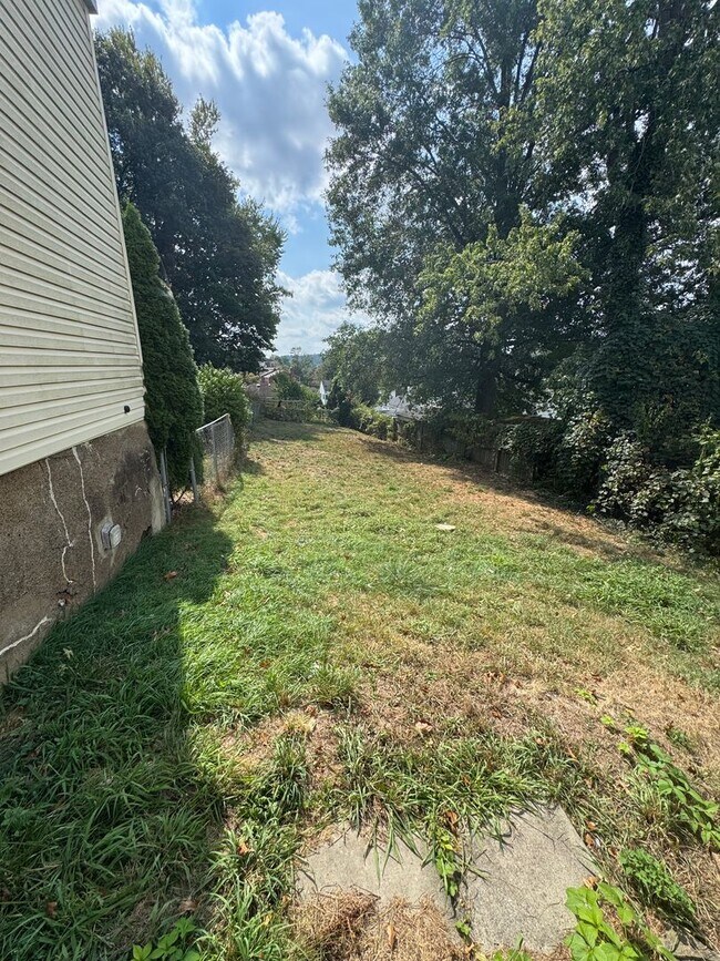 Building Photo - Charming 2 Bedroom 1 Bathroom in Carrick!