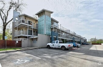 Building Photo - 41 Waller St