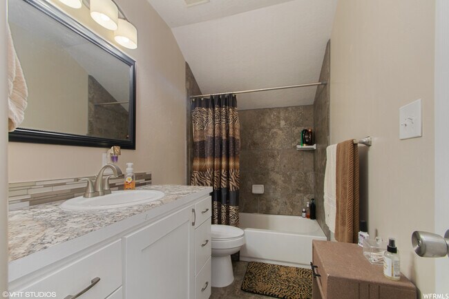 Building Photo - 4068 E Sleeping Hollow Dr