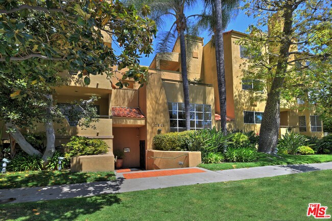 Foto del edificio - 12841 Bloomfield St