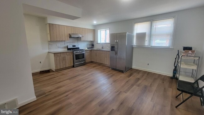 Building Photo - 2129 Longshore Ave