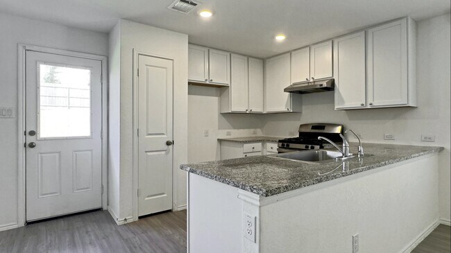 Foto del edificio - 13930 Wool Pk