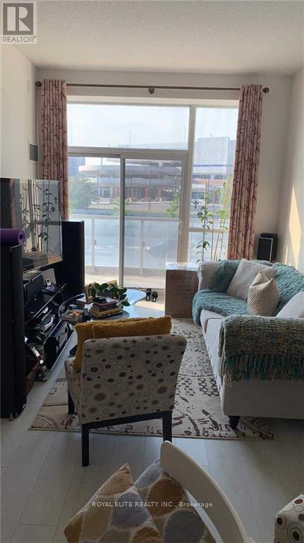 Photo du bâtiment - 70 Forest Manor Rd