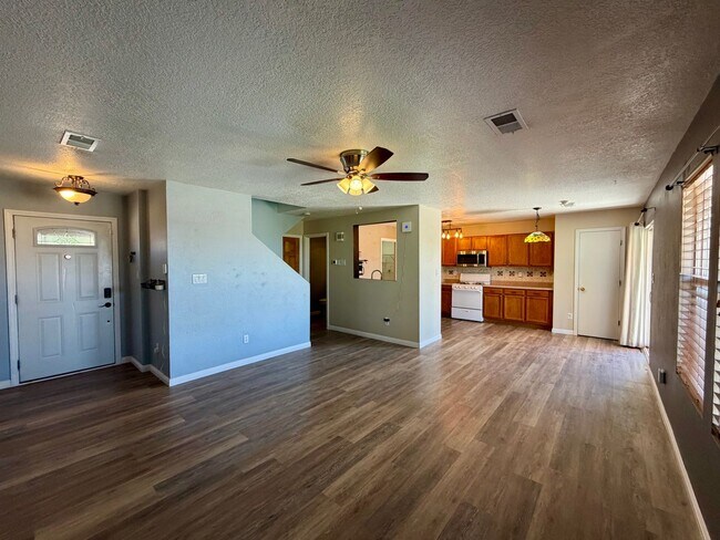 Foto del edificio - 6227 Castle Dome Pl NW