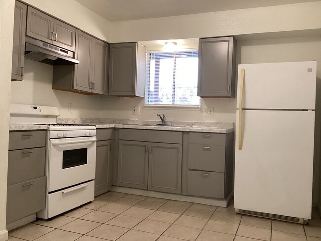 Building Photo - 516 W Murray Ave