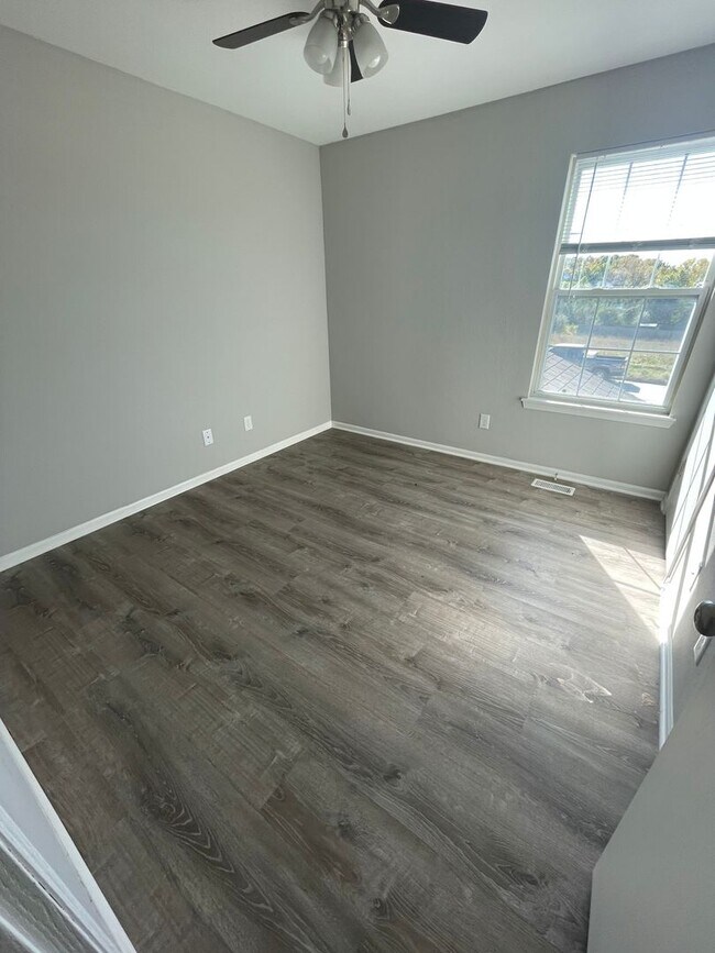 Foto del edificio - 655-657 W. Country Squire Ct.