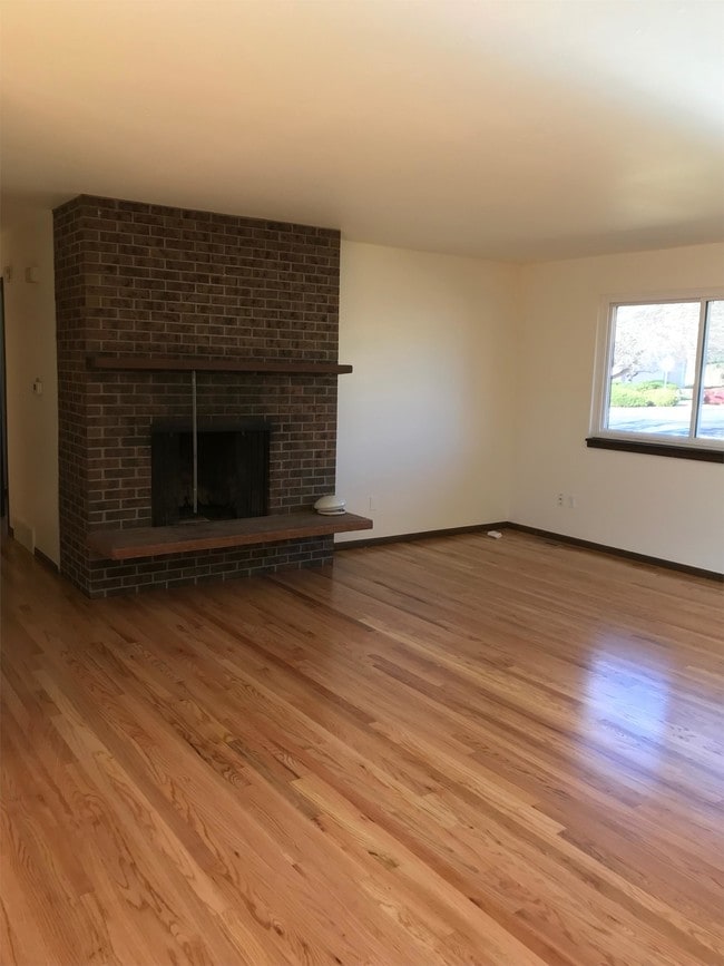 Building Photo - 2664 Kalmia Ave