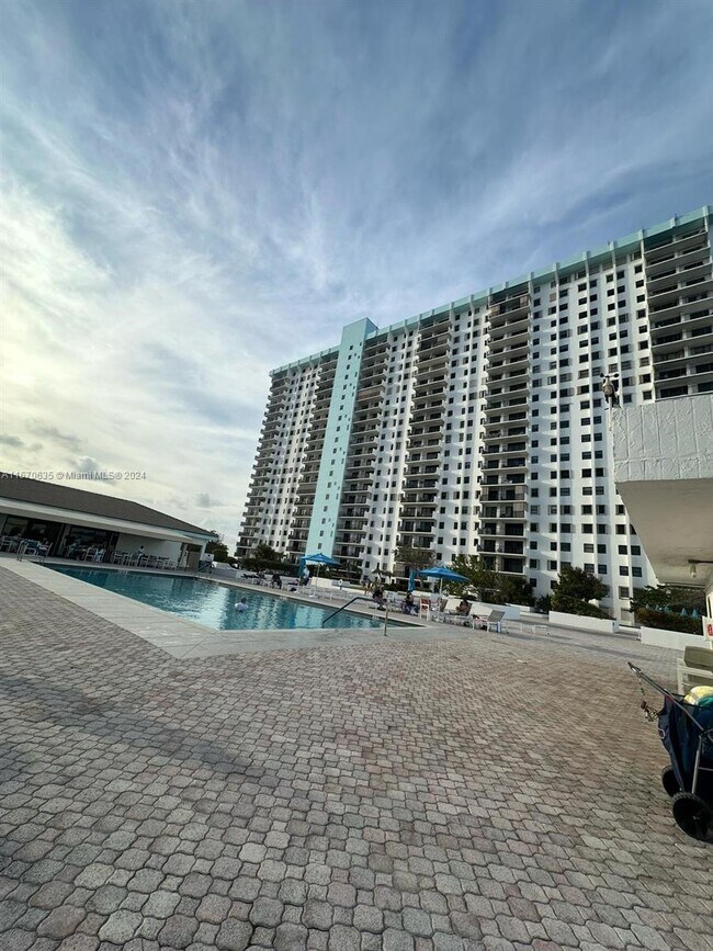 Foto del edificio - 1201 S Ocean Dr