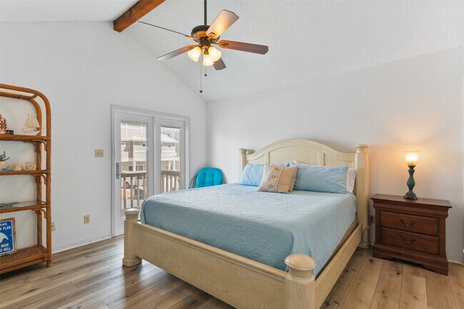 Building Photo - 22101 Guadalupe Dr