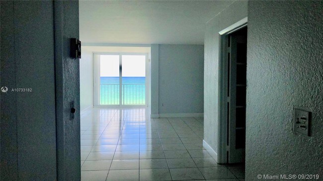 Foto del edificio - 6450 Collins Ave