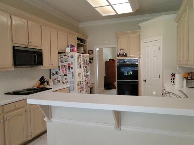 Building Photo - 4501 Rosewood Dr
