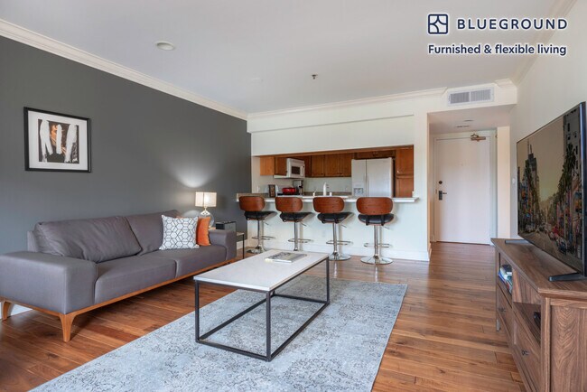 Foto del edificio - 1430 N Harper Ave