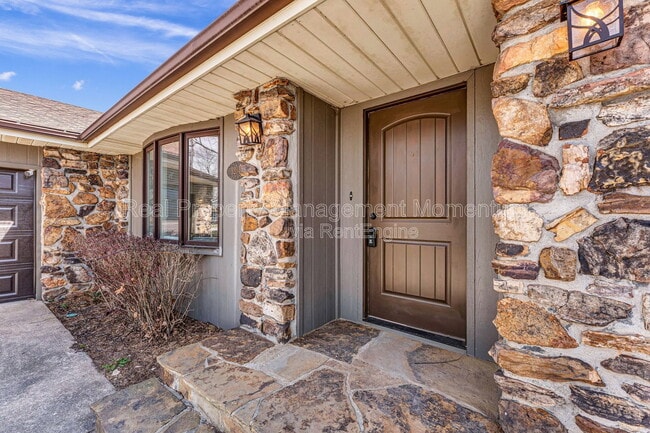 Building Photo - 3204 N Wildan Ave