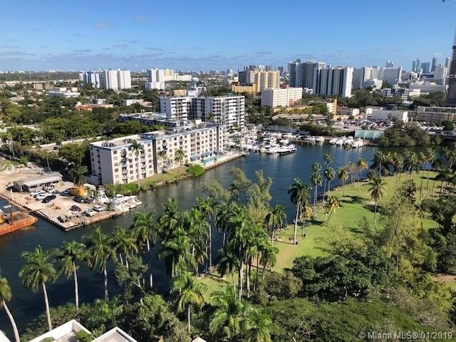 Foto del edificio - 1861 NW S River Dr  1808