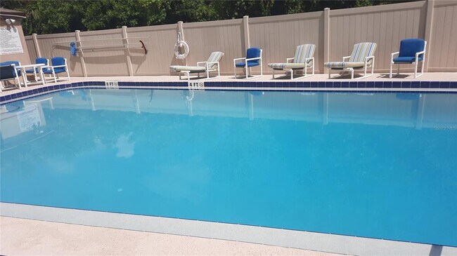 Building Photo - 37 Village Dr