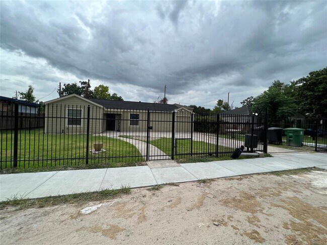 Foto del edificio - 270 E Sunnyside St