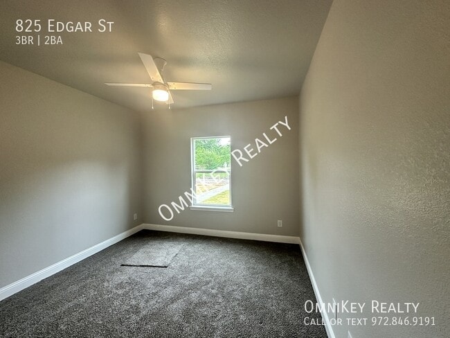Building Photo - 825 Edgar St