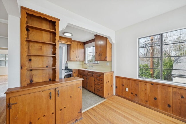 Building Photo - 11613 Moorpark St