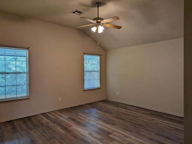 Building Photo - 1605 Concord Dr