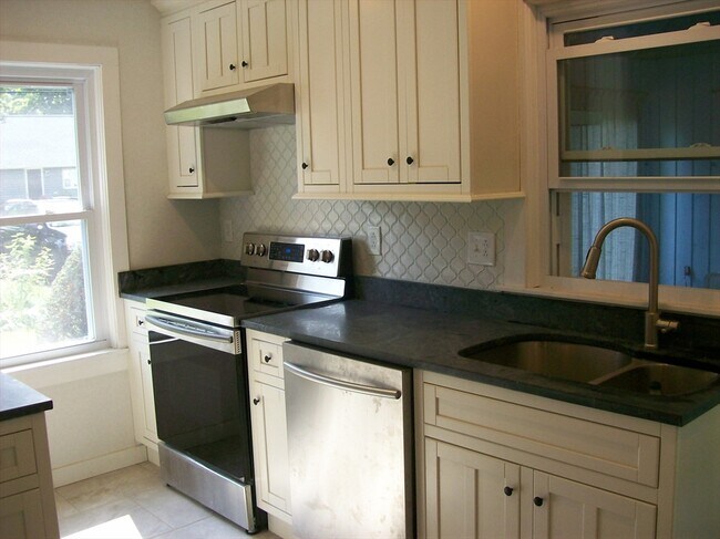 Foto del edificio - 480 Pleasant St