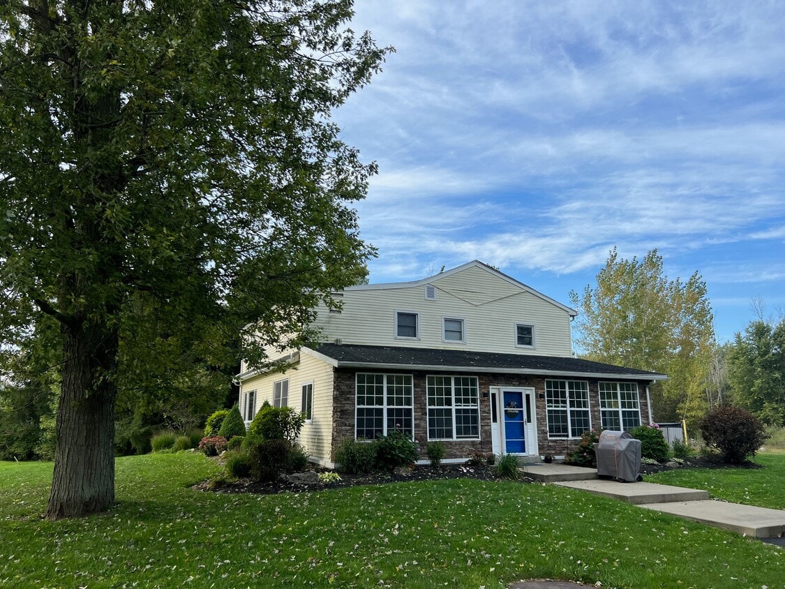 Primary Photo - 8350 Goodrich Rd