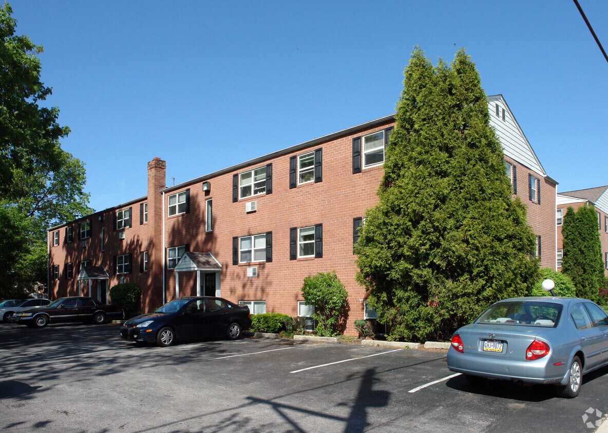 Logan Square Apartments - The Communities of Norris Hills at West Logan Street