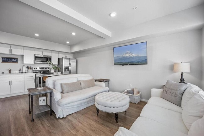 Building Photo - 624 E 32nd St