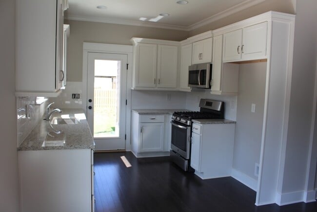 Building Photo - Minutes away from downtown Birmingham, Mou...