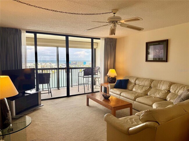 Foto del edificio - 9525 Blind Pass Rd