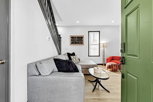 Foto del edificio - 595 E Whittier St