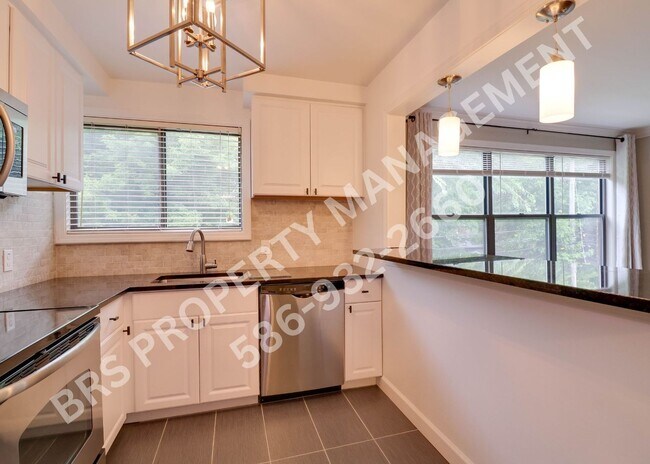 Building Photo - Move-In Ready 2BD Apt – Walk to Downtown R...