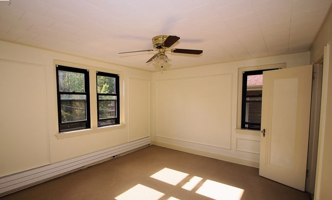 Building Photo - 783 Shady Dr E