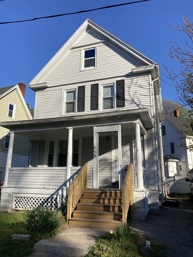 Building Photo - 659 Seward St