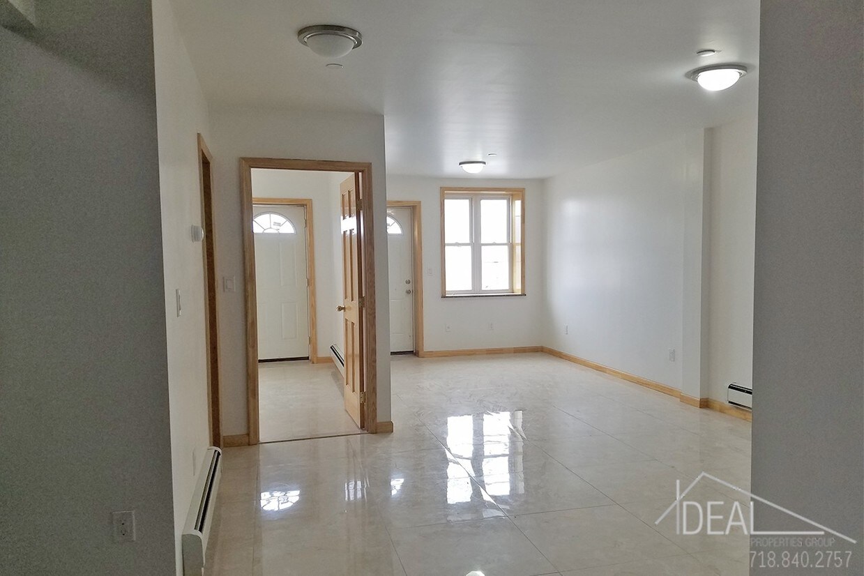 Foto principal - 5815 6th Ave