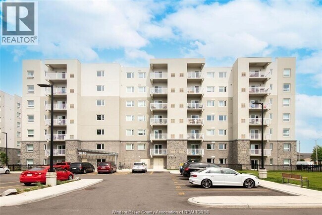 Building Photo - 1675 Banwell Rd