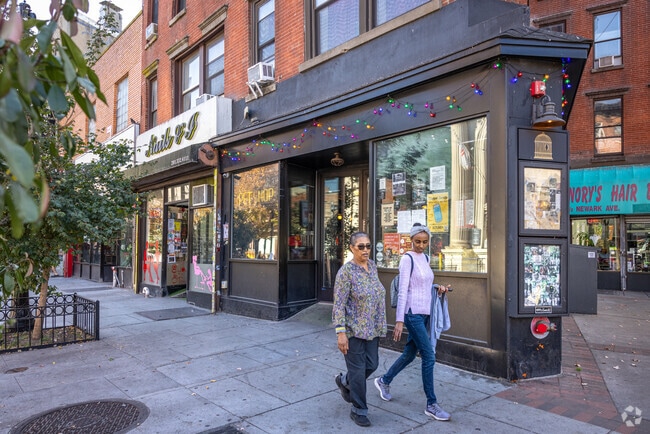 Pet Shop's live music and pub grub draw locals to Jersey City's pedestrianized Newark Ave.