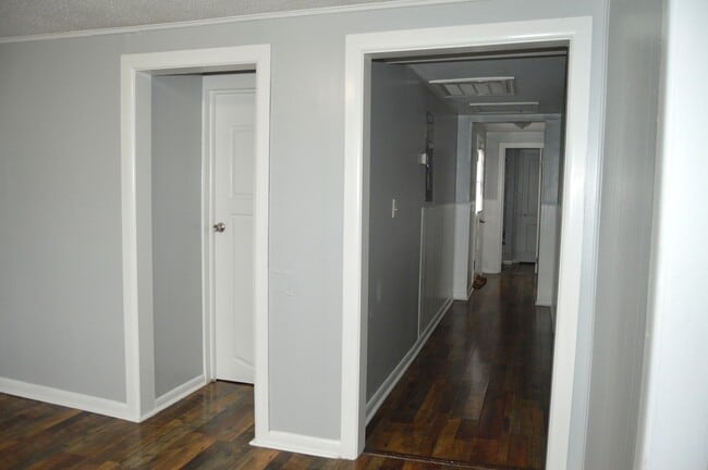 Foto del edificio - 3 Bedroom 1 Bathroom