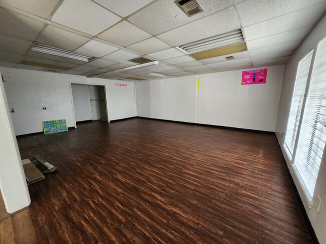 Building Photo - 15626 Silver Ridge Dr