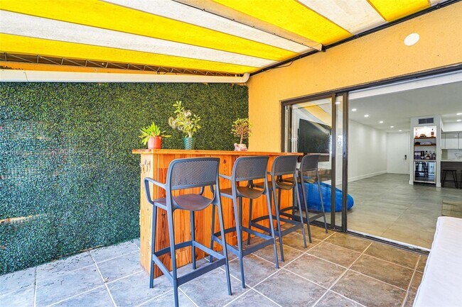 Foto del edificio - 15547 Braemar Ct
