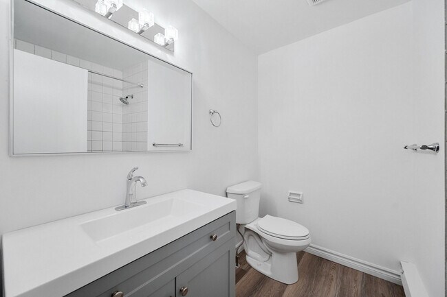 Photo du bâtiment - 77 Lakeshore Rd