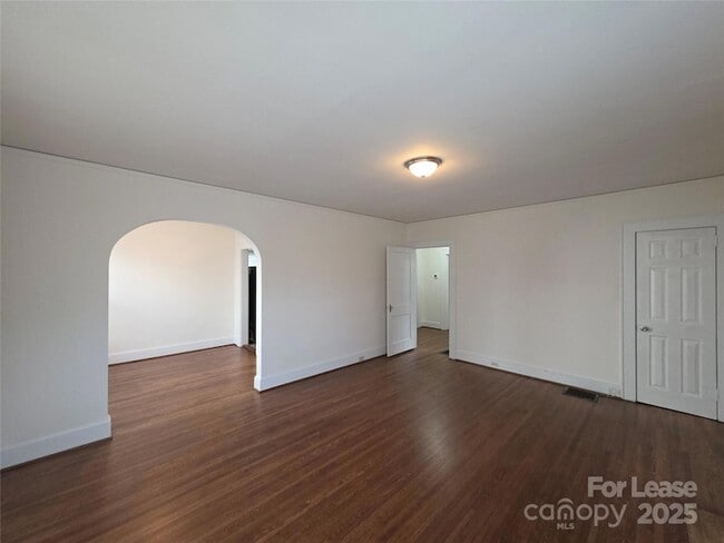 Foto del edificio - 2409 Commonwealth Ave