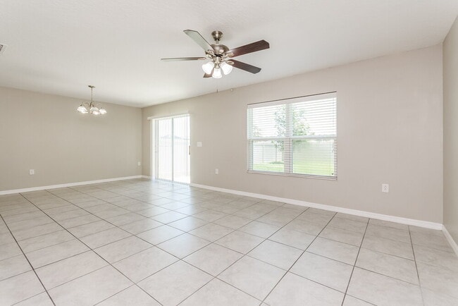 Building Photo - 295 Lake Lucerne Way