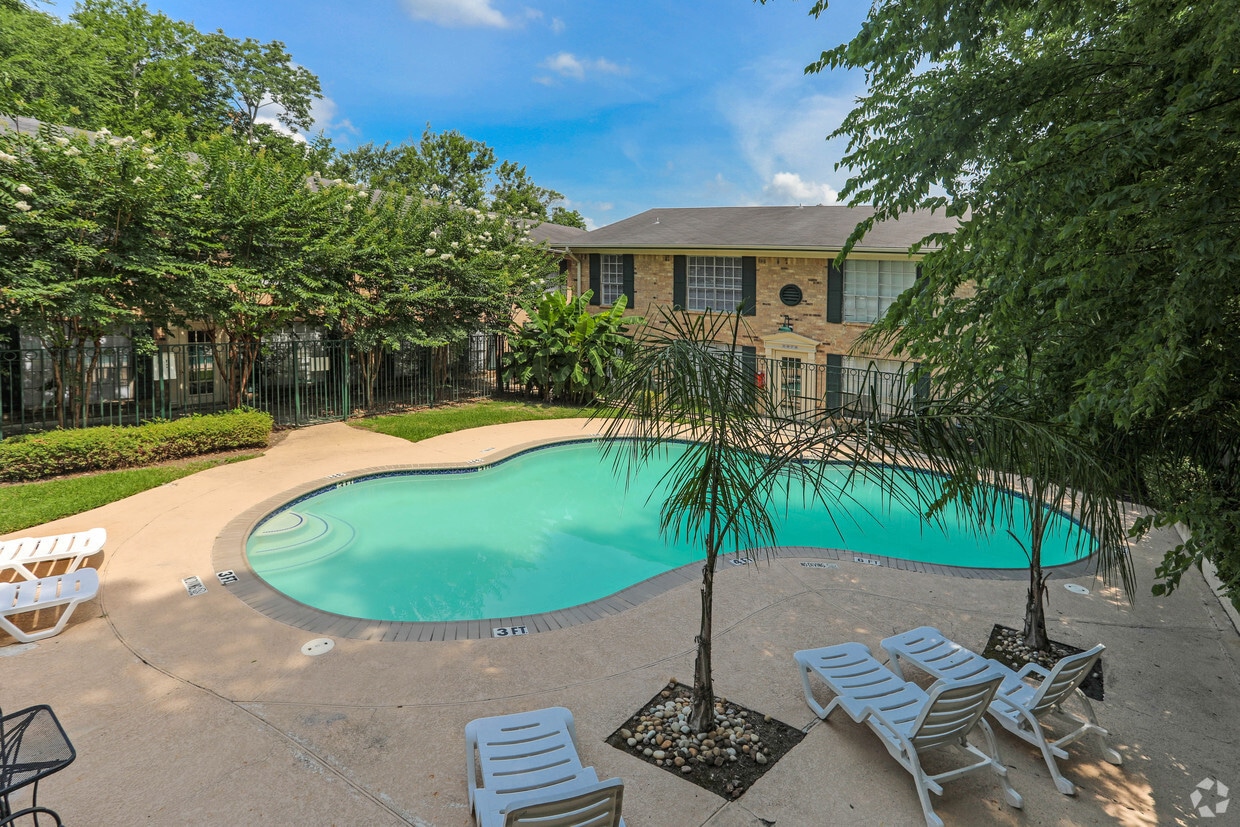 Primary Photo - Hillside Chateau Apartments