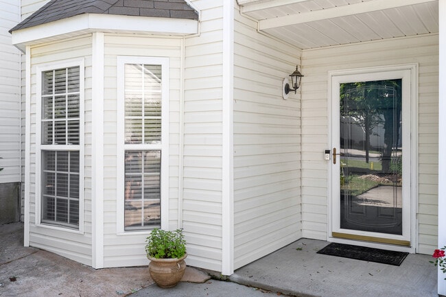 Building Photo - 1 Edgebrook Cir