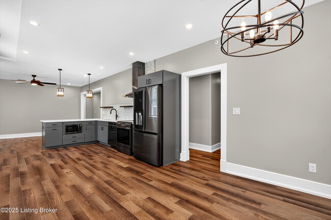 Building Photo - 1529 W Market St