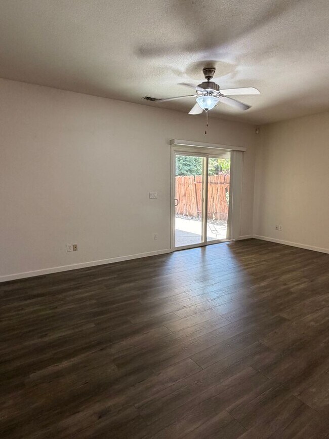 Foto del edificio - Cozy and Spacious Home in Elk Grove