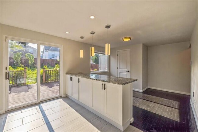 Building Photo - 1611 Alverado Ave