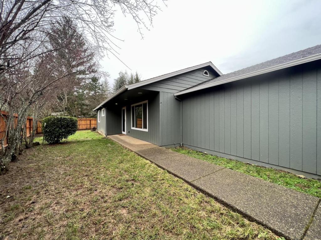 Primary Photo - 340 N Sawyer Ave